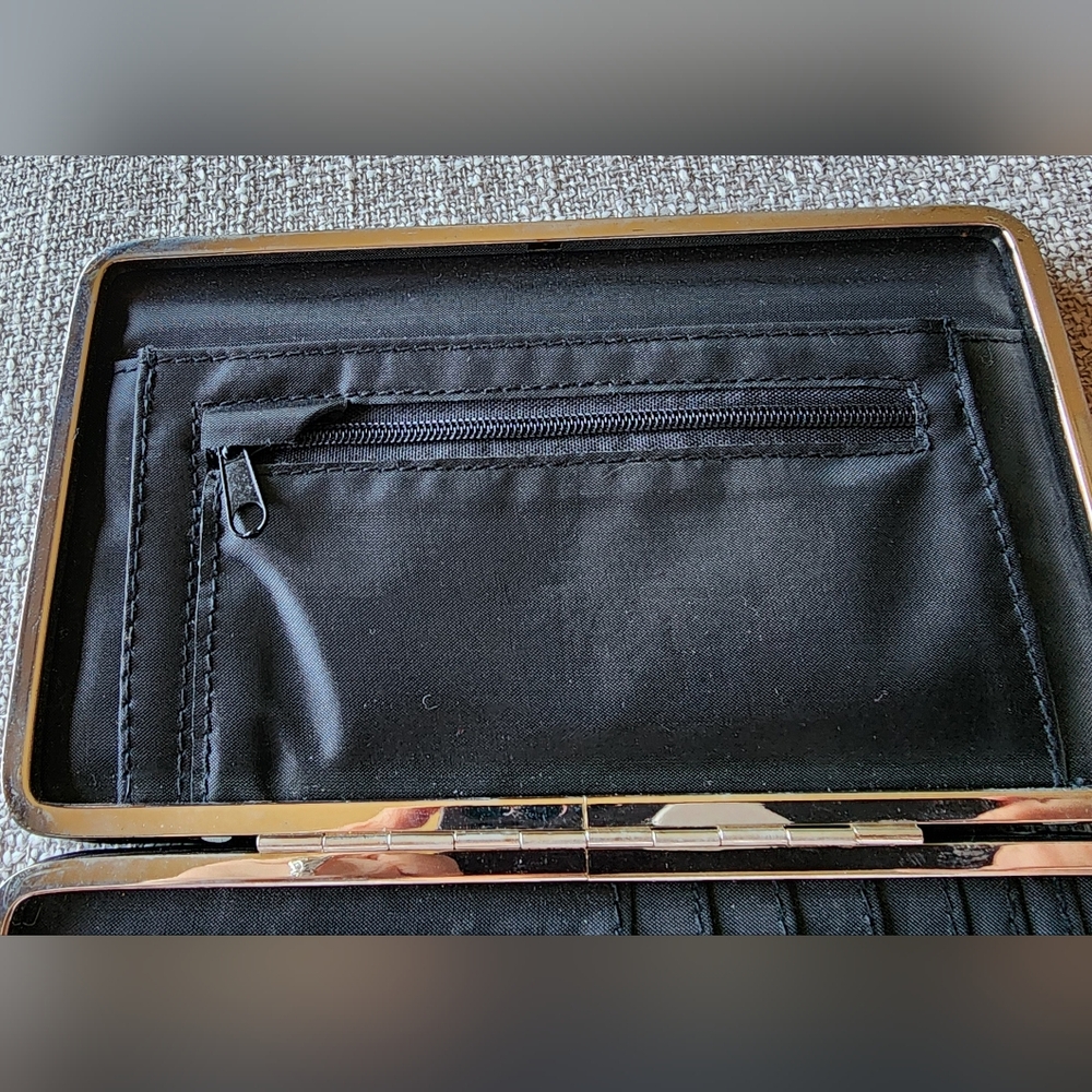 Initial "R" wallet. - Picture 4 of 7